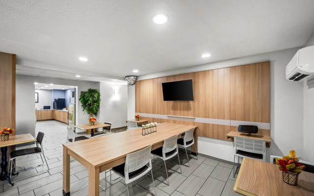 Microtel Inn & Suites by Wyndham Greensboro