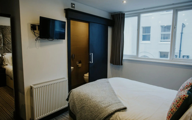 Sinclair's Bar, Lounge & Rooms