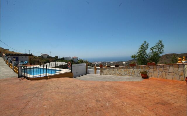 1090 Villa las Flores