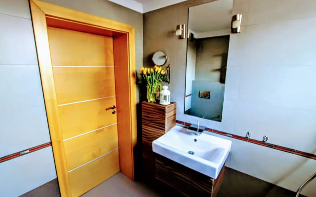 Estate Center Rooms Mokra