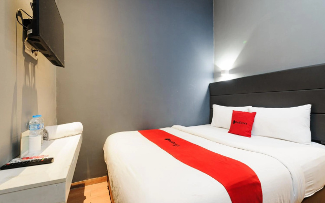 RedDoorz Plus @ Danau Sunter Utara – Guest Rooms – Jakarta