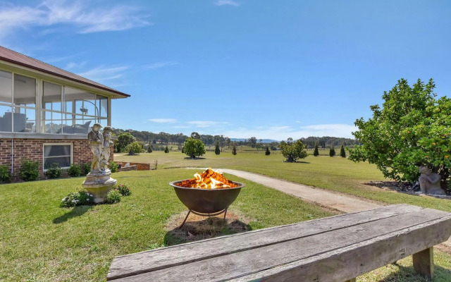 Noble Willow Estate Lovedale. Super Spacious, with views and pool
