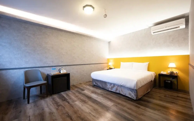 Yilan East Hotel