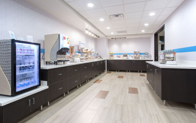 Holiday Inn Express and Suites Lincoln I - 80 by IHG