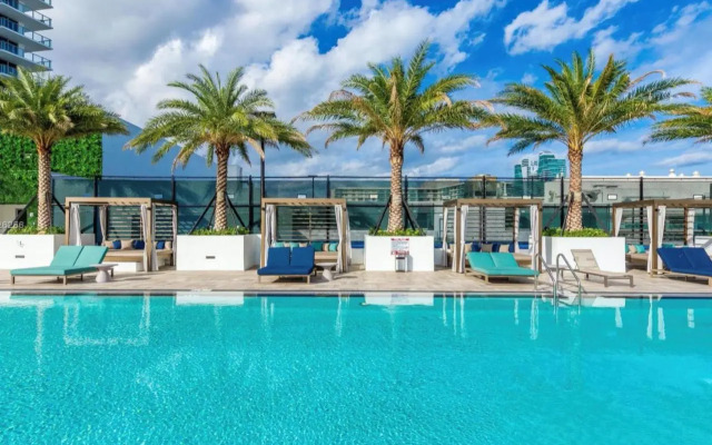 Luxury 1Br-Front Intracoastal View Balcony Pools