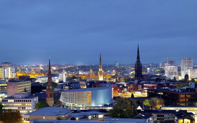 GF Apartment Near City Centre With Gated Parking