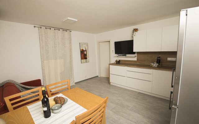 Sea View Apartment Mirjam