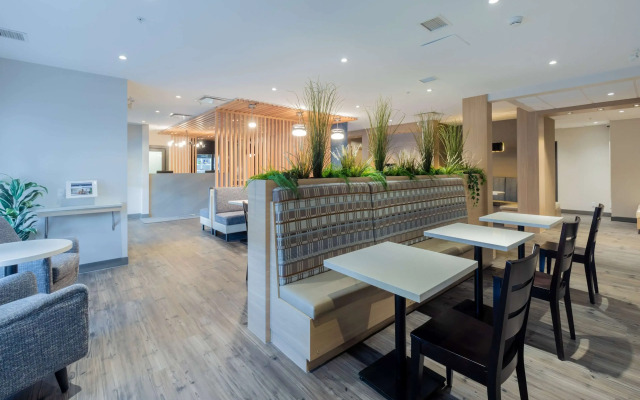 Microtel Inn & Suites by Wyndham Oyster Bay