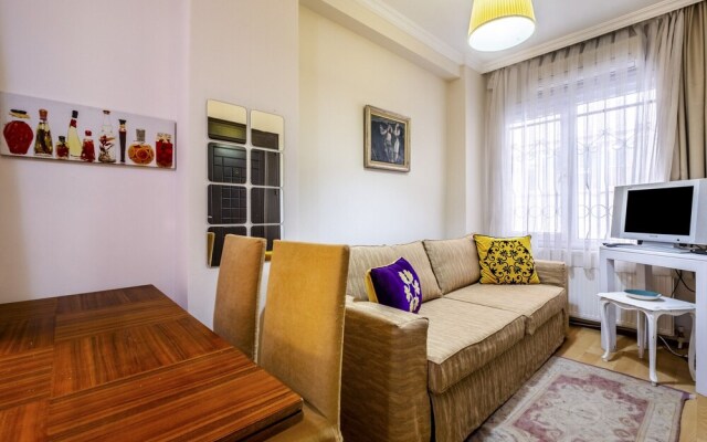 Studio Flat Near Public Transportation in Sisli