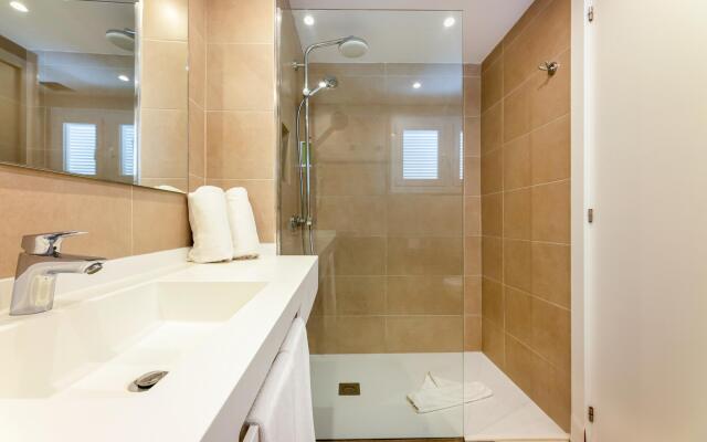 Apartment with shared pool, near the beach