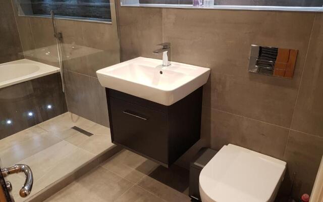 Central Windermere Luxury two bed Apartment Dog Friendly