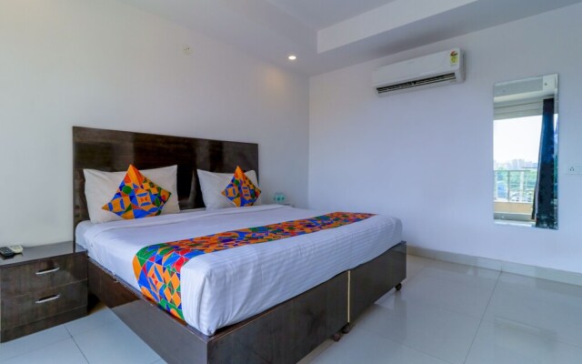 Tipsyy Inn Suites 007