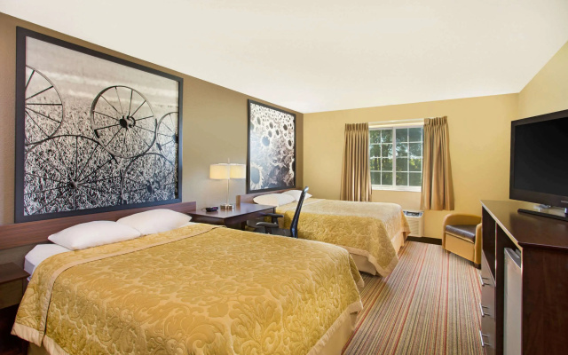 Super 8 by Wyndham New Hampton