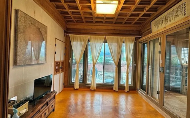 Jukrokjungsa hanokstay