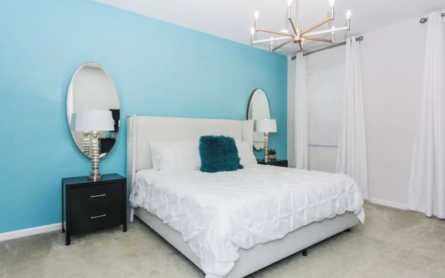 Relax in Style: Elegant Vacation Home in Orlando