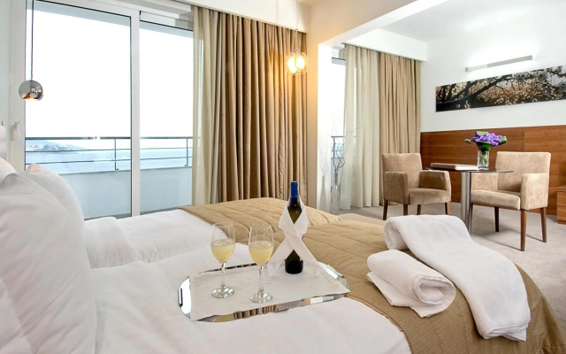 Lucy Hotel
