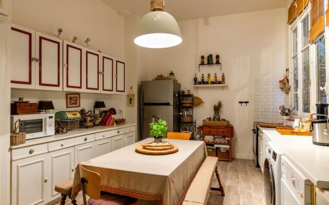 Parisian Charm by Pereire