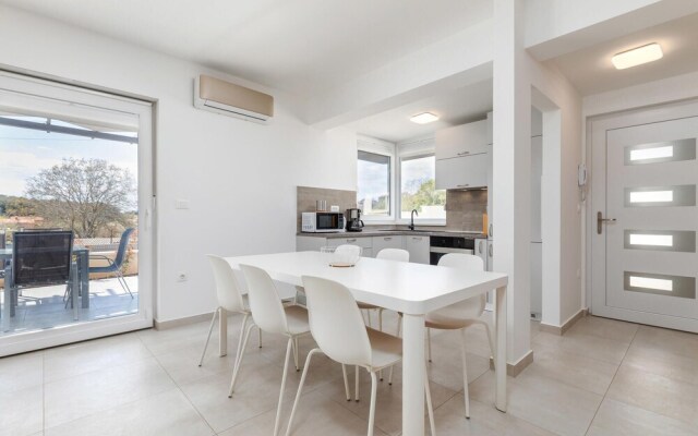 Beautiful Apartment in Pula With Wifi and 2 Bedrooms