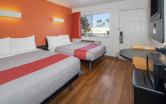 Motel 6 Ventura, CA - Beach