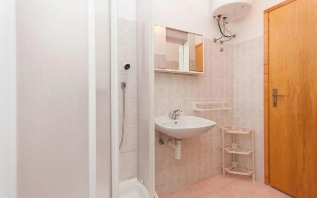 Zri - Low-cost and Spacious - A1