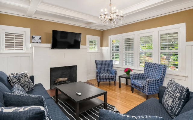 Seattle Vacation Home: Montlake 7 Bedroom