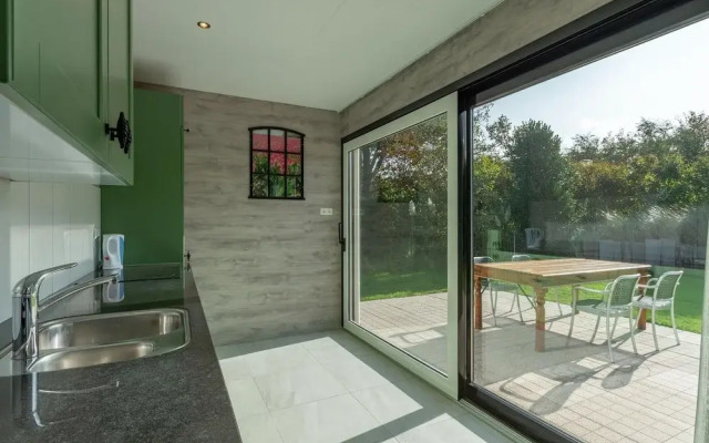 Detached Holiday Bungalow With Garden