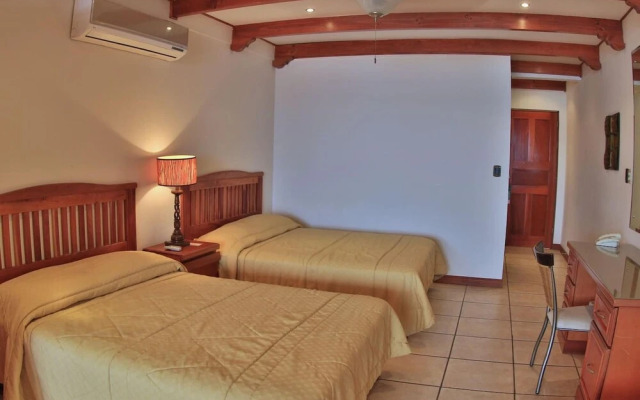 Hotel-style Ocean-view Unit in Flamingo With Pool
