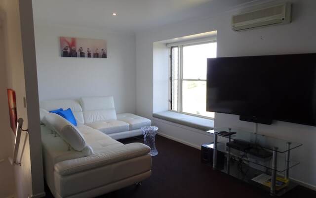 Sea Views at Aqualuna - 3 Bed Apartment