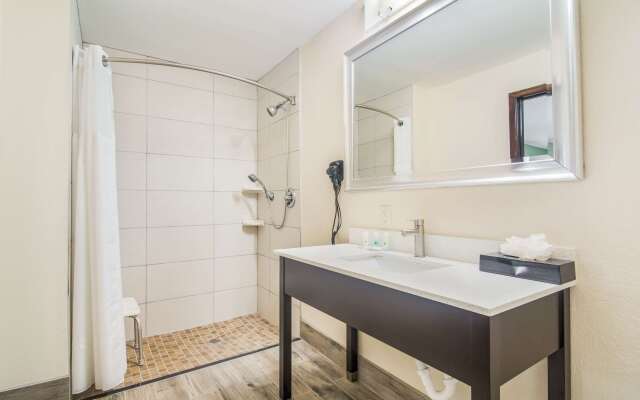 Quality Inn & Suites, Lake City