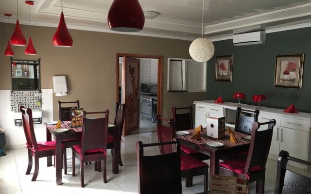 Lalla Villa Guest Lodge