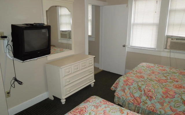 The Admiral Hotel/Motel