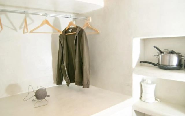 Menias Cave House