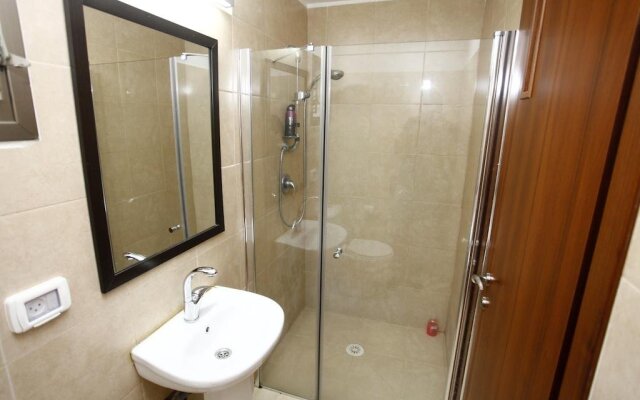Royale Rooms
