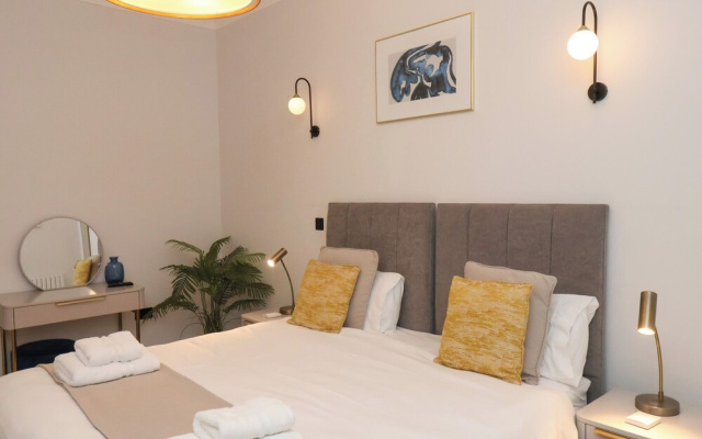 The Salisbury Apartment 301