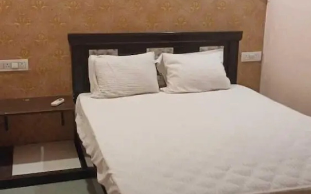 iROOMZ Lake View Palace