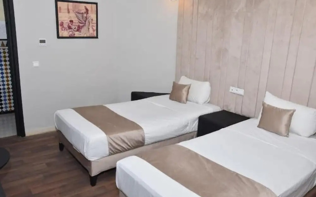 Cadé Hotel