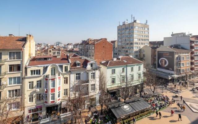 FM Luxury 3-BDR Apartment - Splendid Shapes