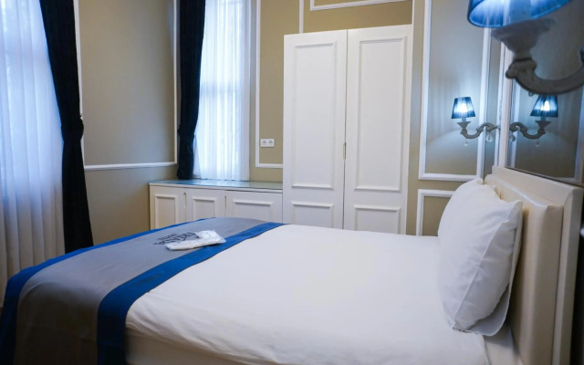 Triada Hotel