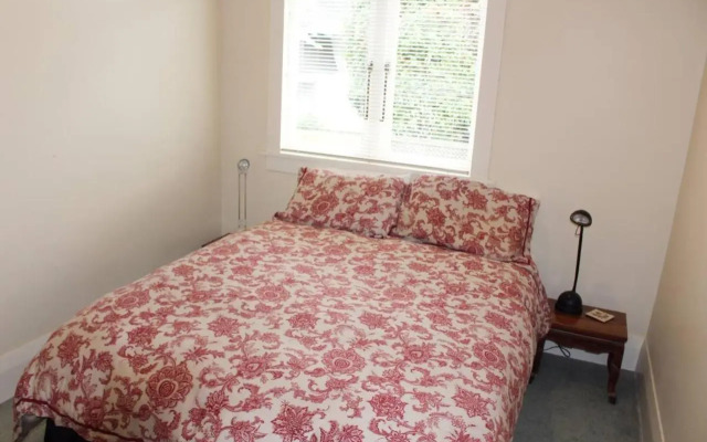 Bungalow by Cornwall Park