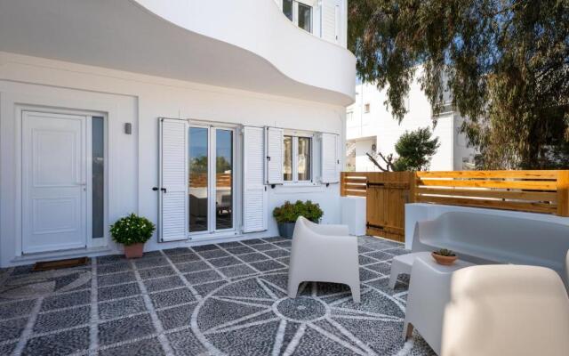 Thira Gold Suites