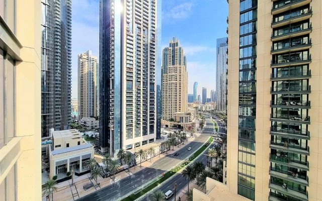 Luxurious Downtown Apt with balcony & View