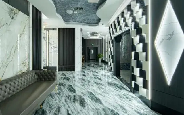 One three Grand Hotel