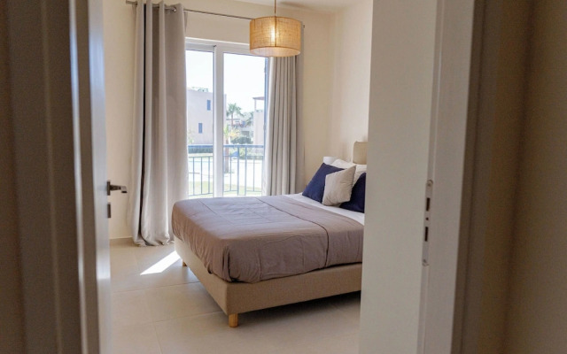 Phaedrus Living: Seaside Thalassa Cretan 101