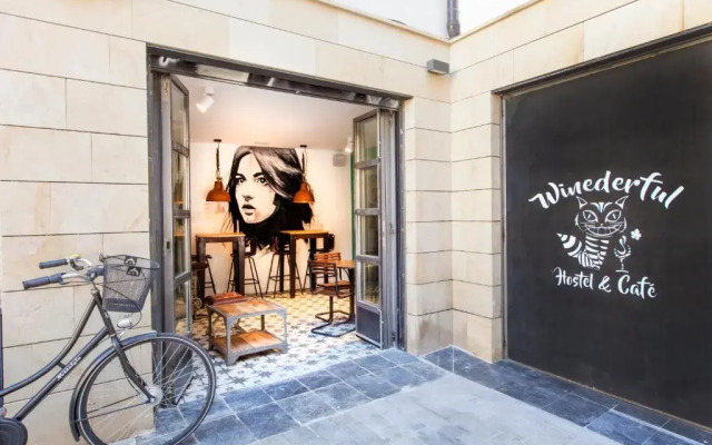 Winederful Hostel & Café