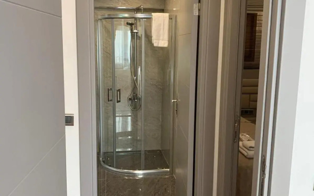 Regency World Hotel&Suites