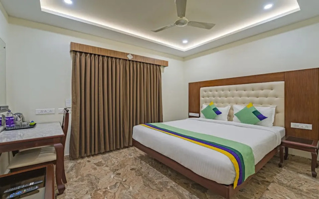 Treebo Aaravi Residency, 800 Mtrs From Promenade Beach