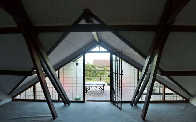 Vila Bunga Merah Gelatik