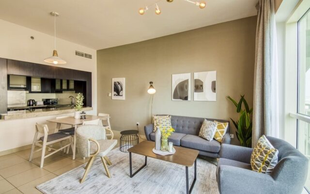 Spectacular Apartment in The Views