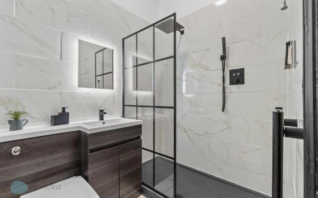 1 Bed- Holyrood Retreat