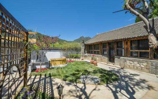 Guoao Village Great Wall Yard